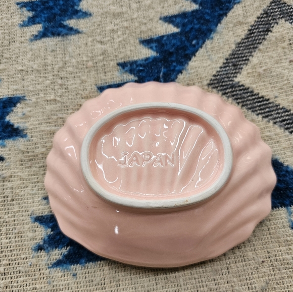 Pretty Pink Seashell Soap Dish - Picture 3 of 3